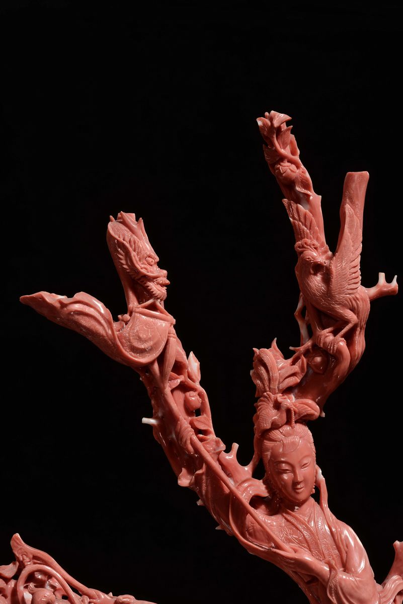 Grande Gruppo in Corallo con Tre Guanyin Scolpite, Cina, Dinastia Qing, Fine XIX Secolo