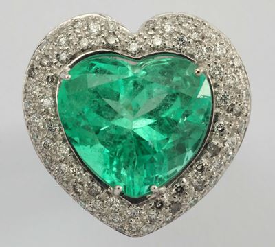 Anello con Smeraldo Taglio Cuore Ct 13 Circa e Diamanti a Contorno
