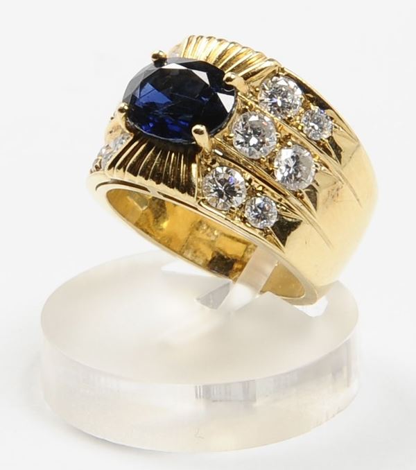 A sapphire and diamond ring. The sapphire weigh ct 2,50