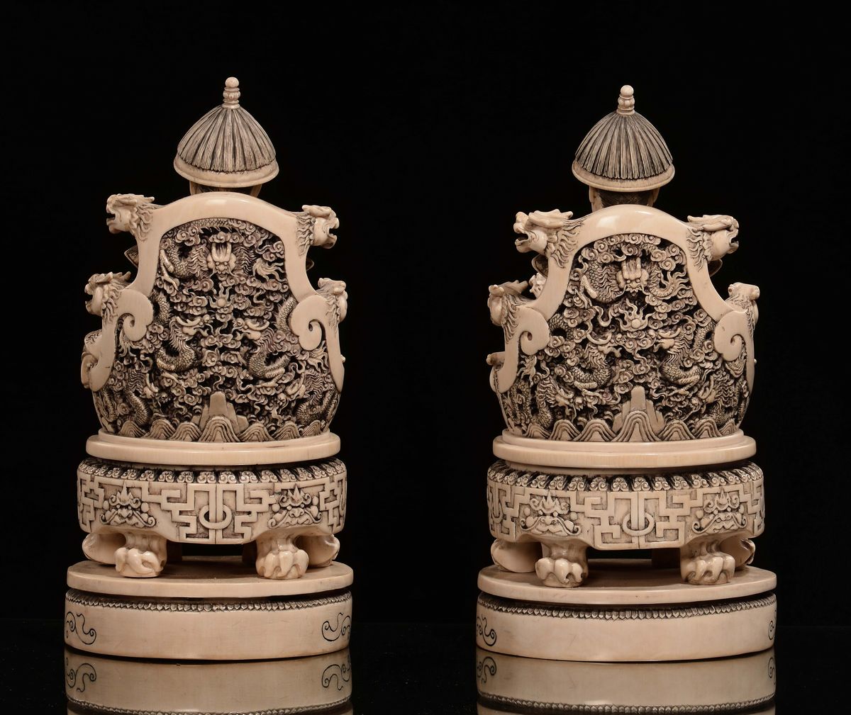 Coppia di Sculture in Avorio di Imperatori in Trono, Cina, Inizio XX Secolo