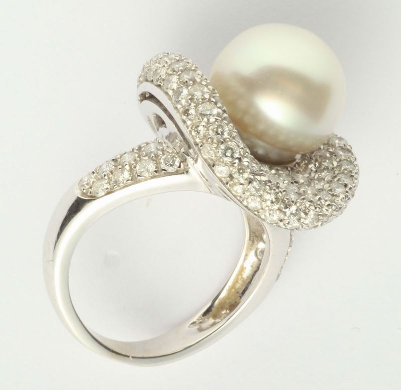 Anello con perla australiana e pavé di diamanti  - Asta Fine Jewels - I - Cambi Casa d'Aste