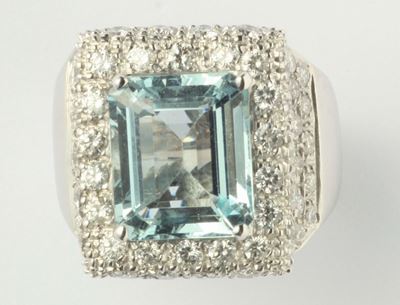 Anello con Acquamarina Taglio Smeraldo di Ct 7,00