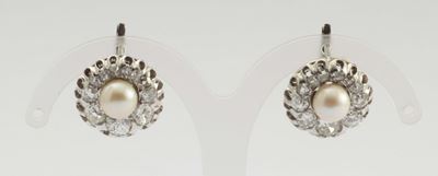 Orecchini con Perla Giapponese e Diamanti