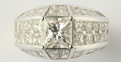 Anello con Diamante Taglio Princess di Ct 1,72 e Diamanti a Contorno
