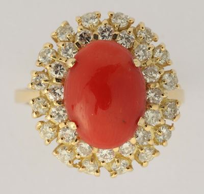 Anello con Corallo Mediterraneo e Diamanti a Contorno