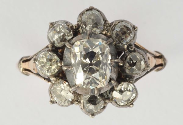 Anello con diamanti di vecchio taglio e rose d’Olanda. XIX secolo, seconda metà