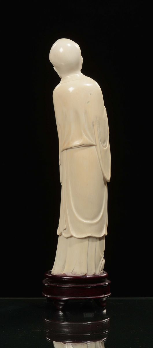 Luohan in Avorio con Bastone, Cina, Inizio XX Secolo