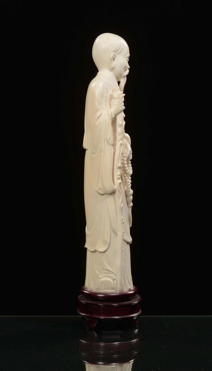 Luohan in Avorio con Bastone, Cina, Inizio XX Secolo