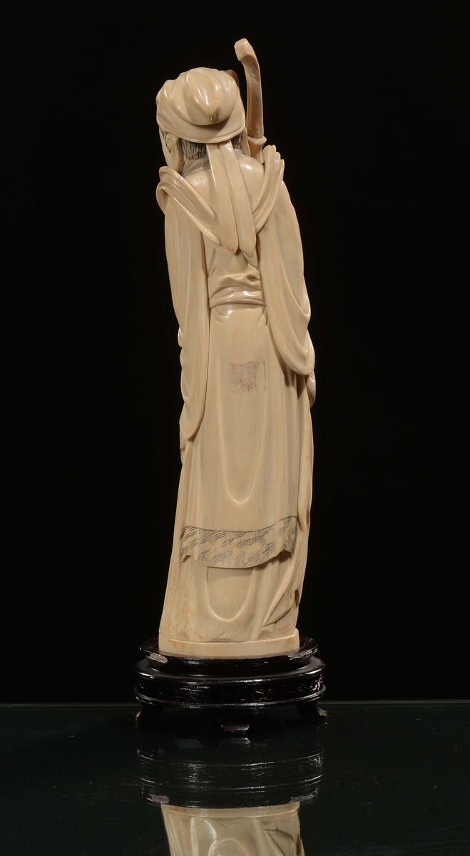 Figura di Saggio in Avorio con Bastone, Cina, Dinastia Qing, Inizio XX Secolo