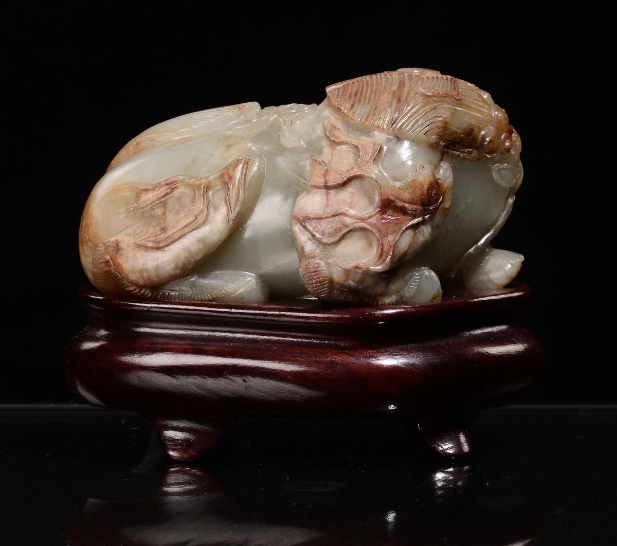 Leone in Giada Bianca con Russet, Cina, Dinastia Qing, Epoca Kangxi (1662-1722)