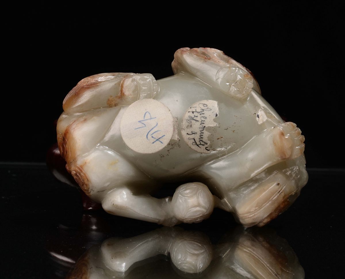 Leone in Giada Bianca con Russet, Cina, Dinastia Qing, Epoca Kangxi (1662-1722)