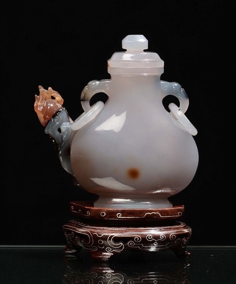 Vasetto con Coperchio in Agata Bianca con Dragone in Agata Marrone, Cina, Repubblica, XX Secolo