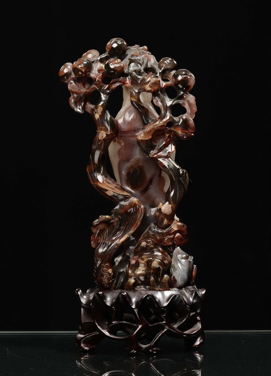Scultura in Agata Bianca e Marrone Raffigurante Guanyin, Cina, Repubblica, XX Secolo