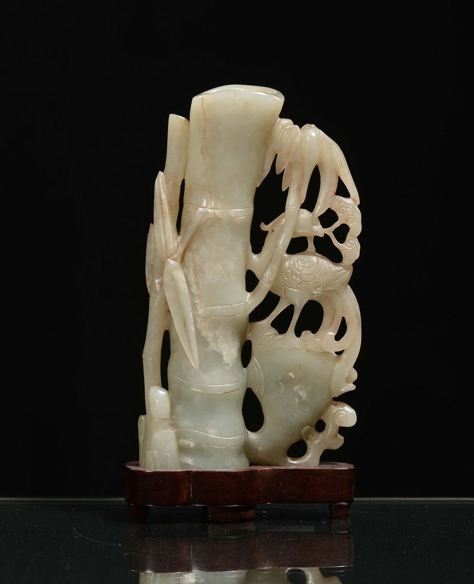Vasetto in Giada Celadon con Bamboo, Fiori e Uccello, Cina, Dinastia Ming, XVII Secolo