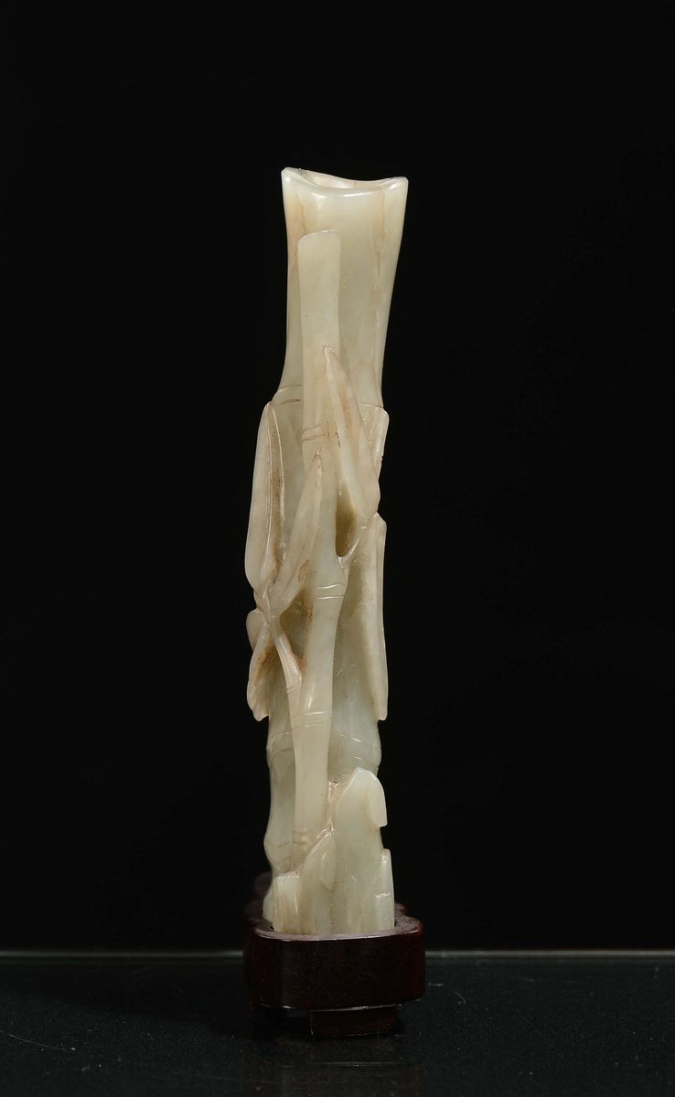 Vasetto in Giada Celadon con Bamboo, Fiori e Uccello, Cina, Dinastia Ming, XVII Secolo