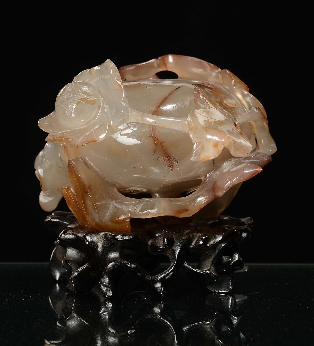 Sciacquapennelli in Agata con Fiori a Rilievo, Cina, Repubblica, Inizio XX Secolo