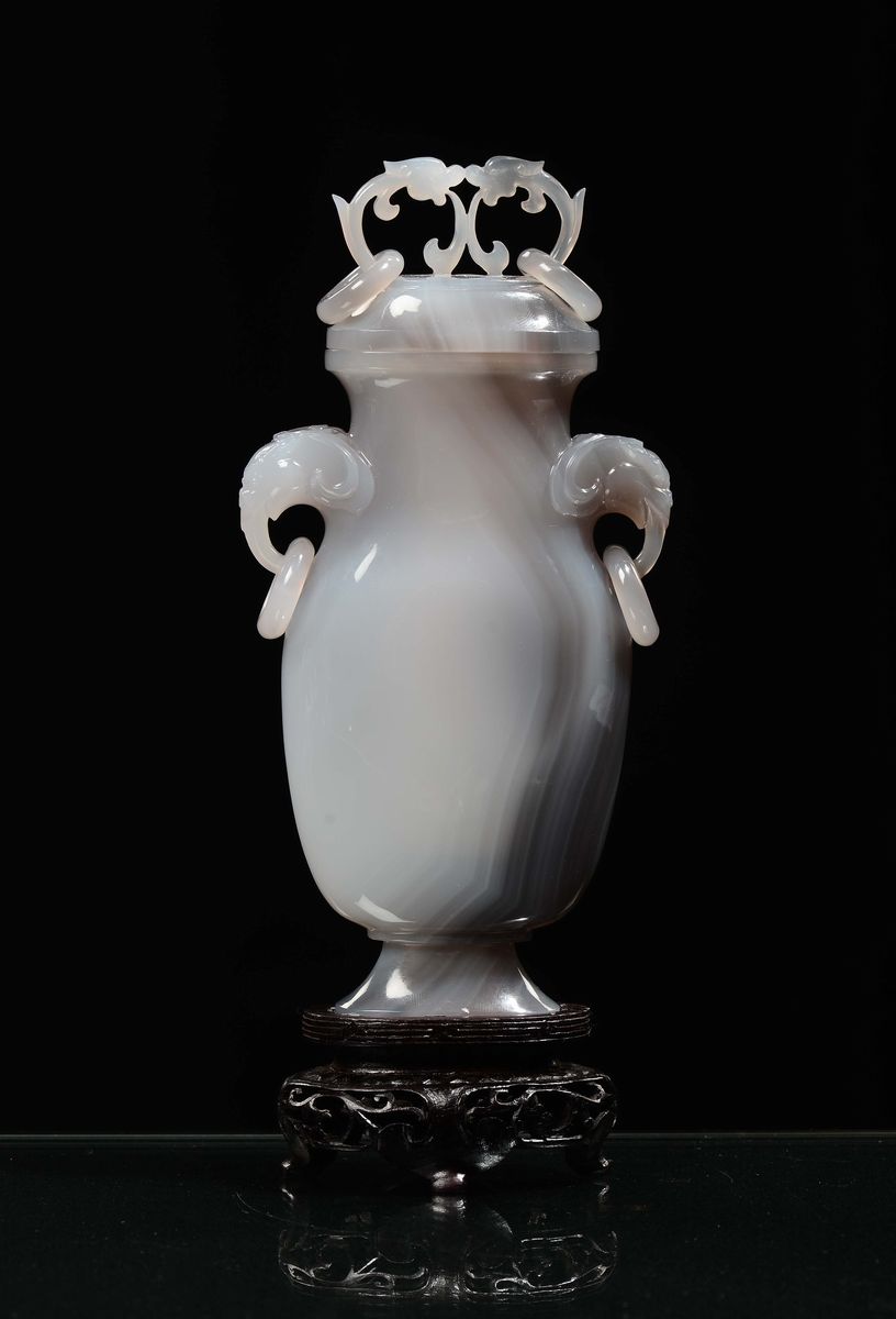 Vaso in Agata con Coperchio Ad Anelli e Anse a Guisa di Testa di Elefante, Cina, Repubblica, XX S...