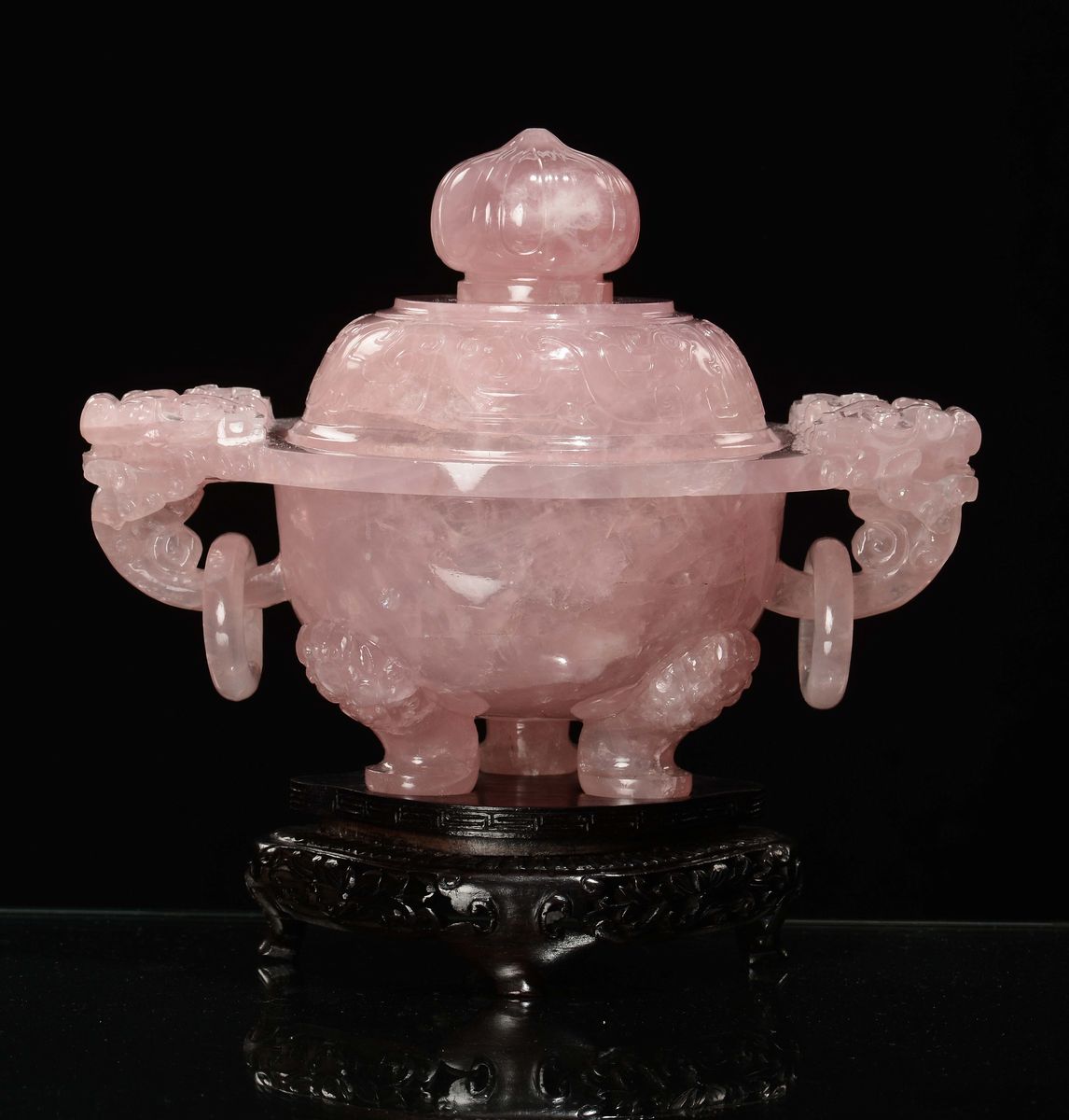 Incensiere Tripode con Coperchio e Manici in Quarzo Rosa, Cina, Repubblica, XX Secolo