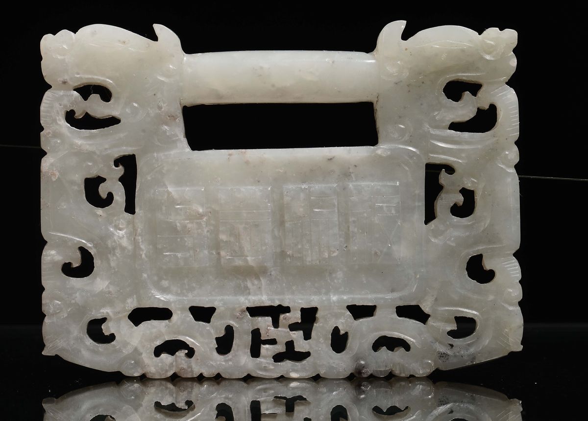 Farfalla in Giada Celadon e Due Fibbie una Spinacio e una Celadon, Cina, Dinastia Qing, XIX Secol...