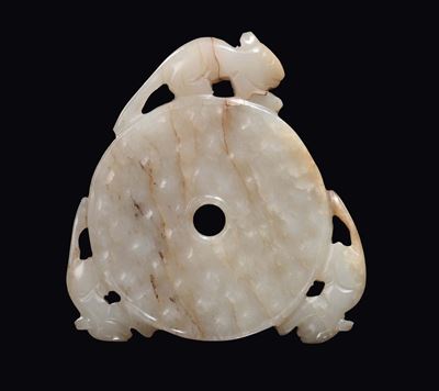Pi in Giada Bianca con Tre Topolini, Cina, Dinastia Ming, XVII Secolo