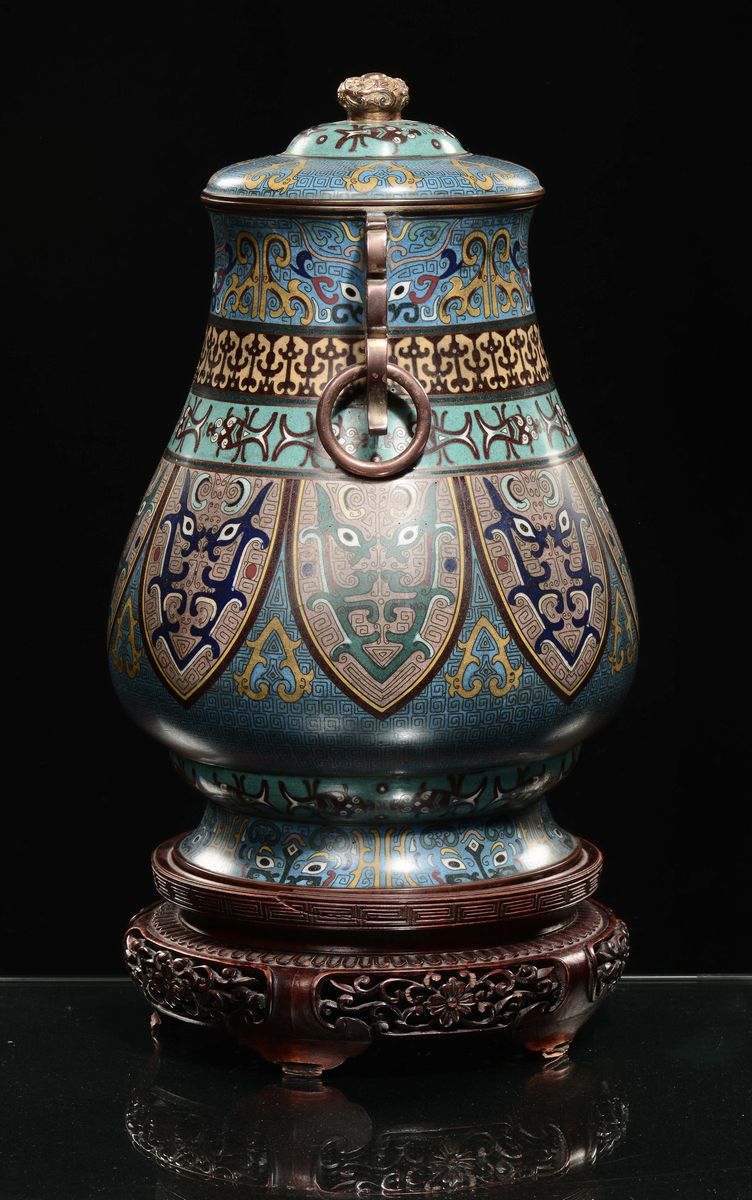 Vaso Cloisonnè con Coperchio e Doppia Ansa a Decoro Arcaico, Cina, Dinastia Qing, XIX Secolo