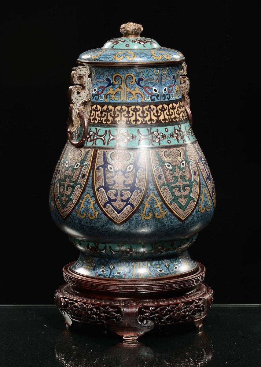 Vaso Cloisonnè con Coperchio e Doppia Ansa a Decoro Arcaico, Cina, Dinastia Qing, XIX Secolo