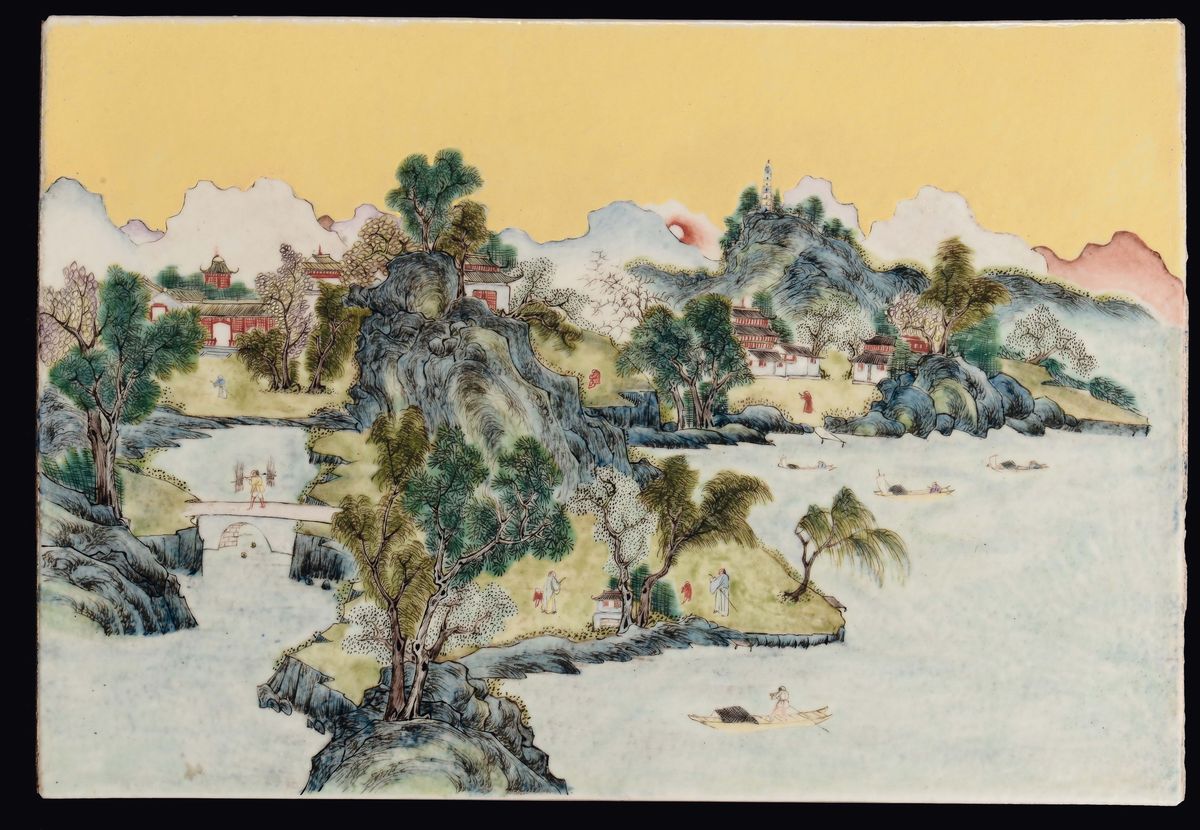 Coppia di Placche in Porcellana a Fondo Giallo Raffiguranti Paesaggio con Villaggi, Cina, Dinasti...