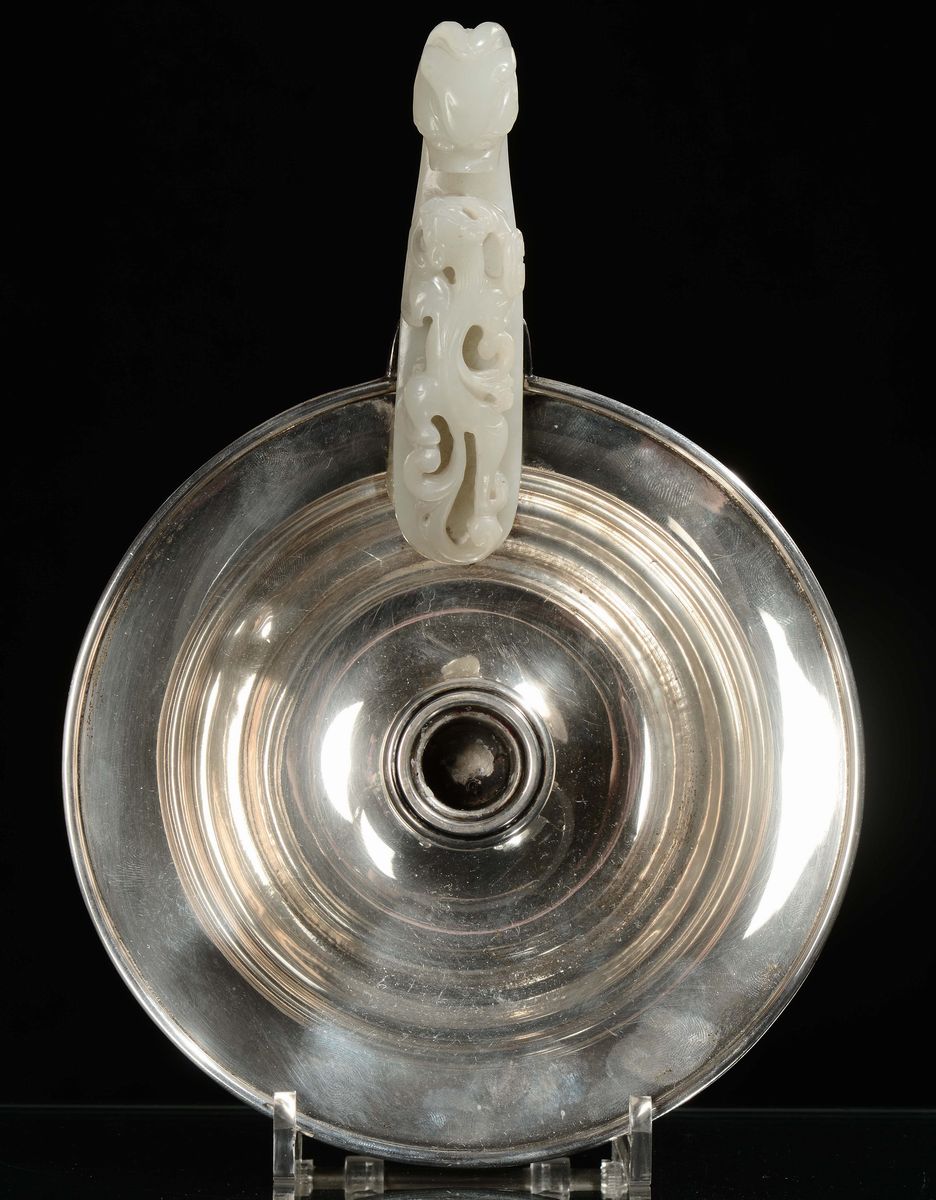 Bugia in Argento con Fibbia in Giada Bianca, Cina, Dinastia Qing, Epoca Qianlong (1736-1796)