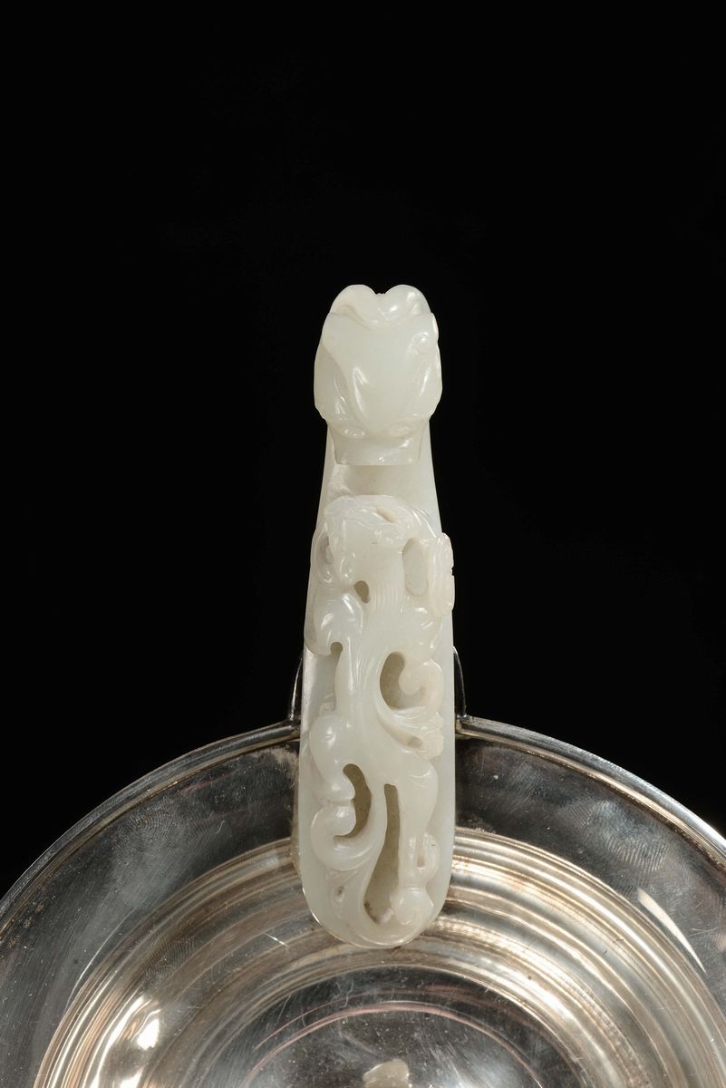 Bugia in Argento con Fibbia in Giada Bianca, Cina, Dinastia Qing, Epoca Qianlong (1736-1796)