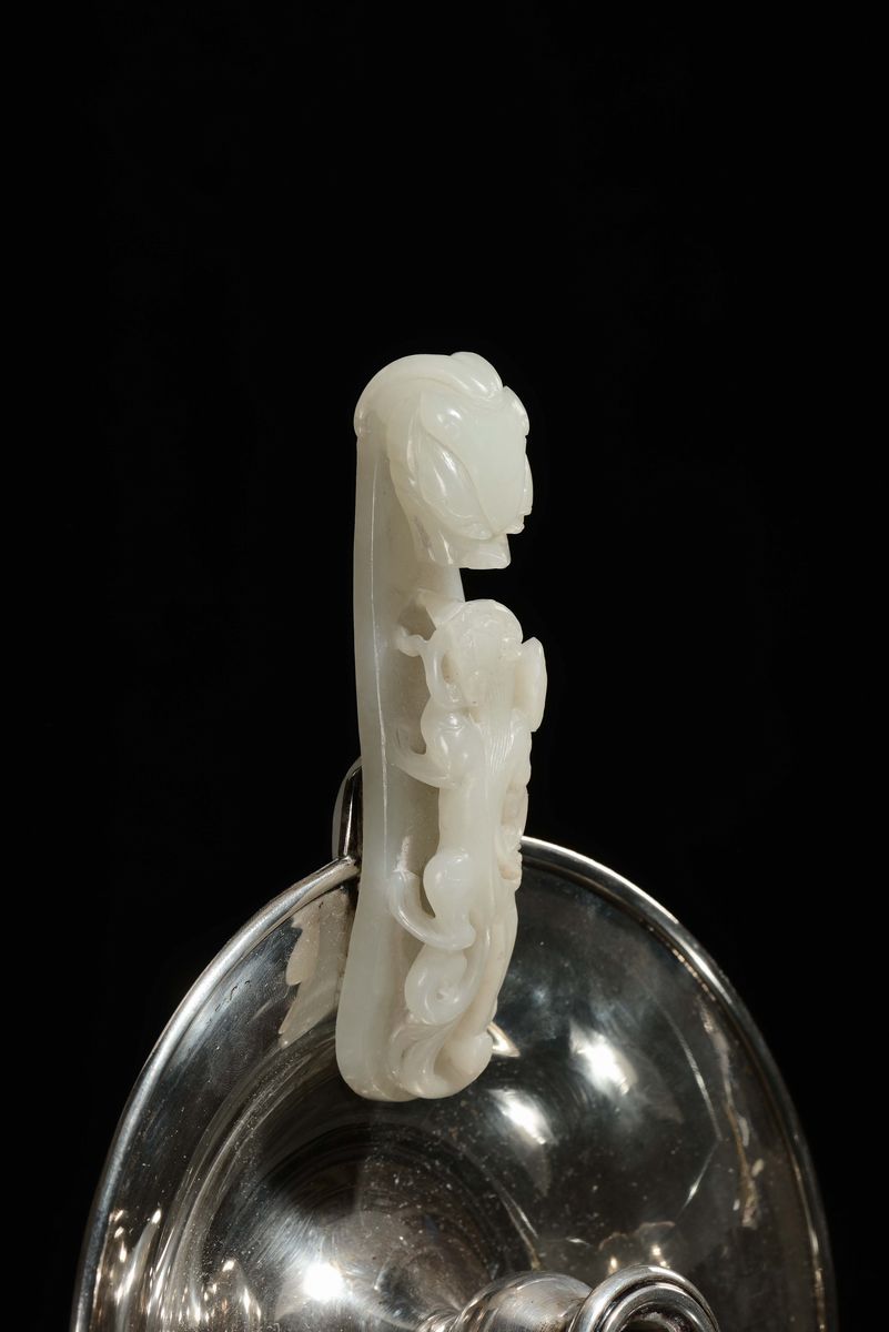 Bugia in Argento con Fibbia in Giada Bianca, Cina, Dinastia Qing, Epoca Qianlong (1736-1796)