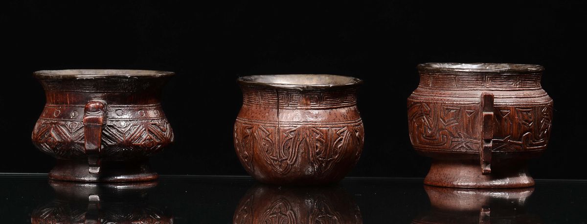 Tre Coppette in Bamboo Inciso a Decoro Arcaico, Cina, Dinastia Qing, XIX Secolo