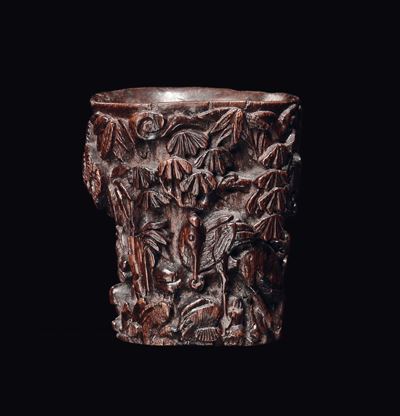 Bicchierino in Legno Scolpito con Personaggi e Animali, Cina, Dinastia Qing, XIX Secolo