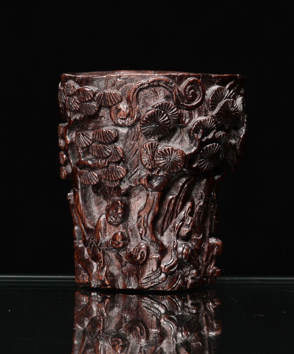 Bicchierino in Legno Scolpito con Personaggi e Animali, Cina, Dinastia Qing, XIX Secolo