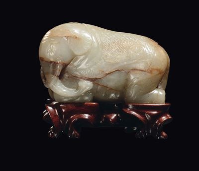 Elefante in Giada Celadon con Russet, Cina, Dinastia Qing, Epoca Qianlong (1736-1796)