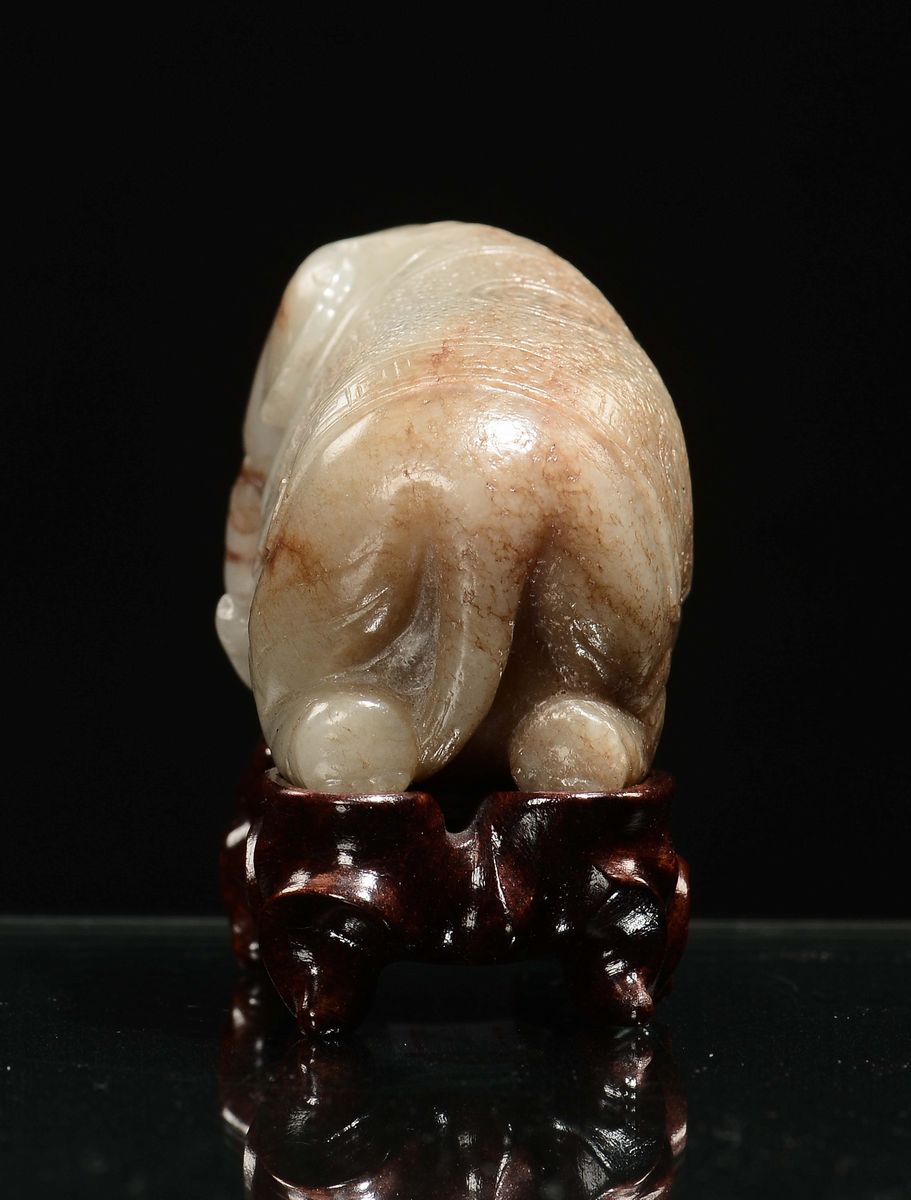 Elefante in Giada Celadon con Russet, Cina, Dinastia Qing, Epoca Qianlong (1736-1796)