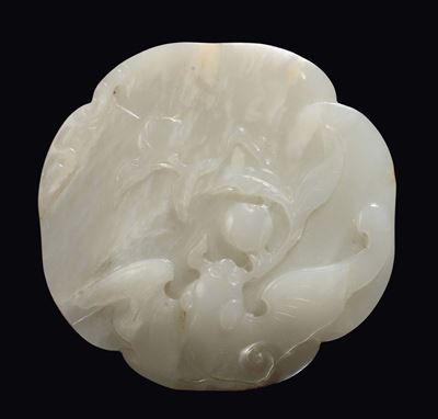 Placca in Giada Celadon Raffigurante Pipistrello, Cina, Dinastia Qing, Epoca Qianlong (1736-1796)