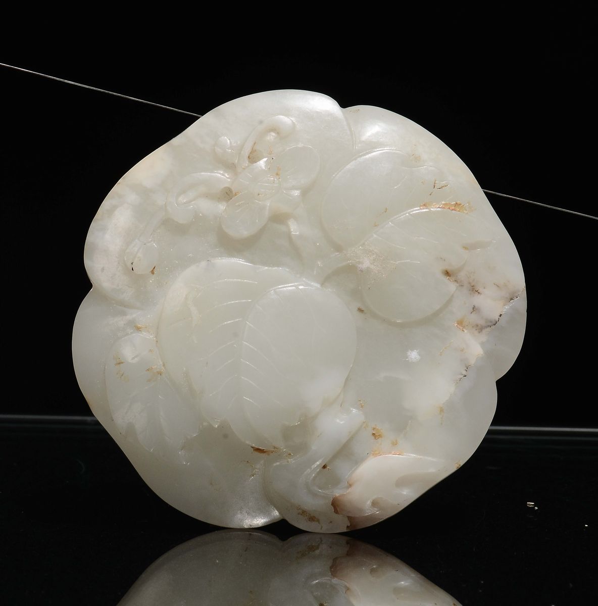 Placca in Giada Celadon Raffigurante Pipistrello, Cina, Dinastia Qing, Epoca Qianlong (1736-1796)