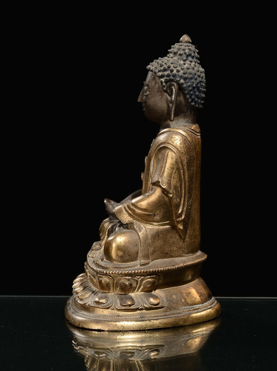 Bronzo Dorato Raffigurante Sakyamuni, Cina, Dinastia Qing, Epoca Kangxi (1662-1722)