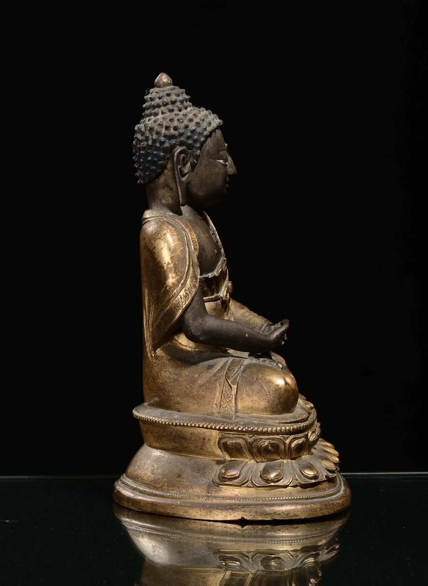Bronzo Dorato Raffigurante Sakyamuni, Cina, Dinastia Qing, Epoca Kangxi (1662-1722)