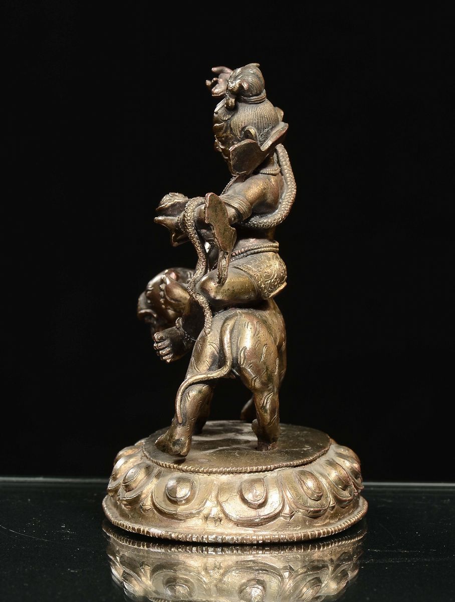 Bronzo Dorato Raffigurante Divinità del Dharmapala, Cina, Dinastia Ming, XVII Secolo