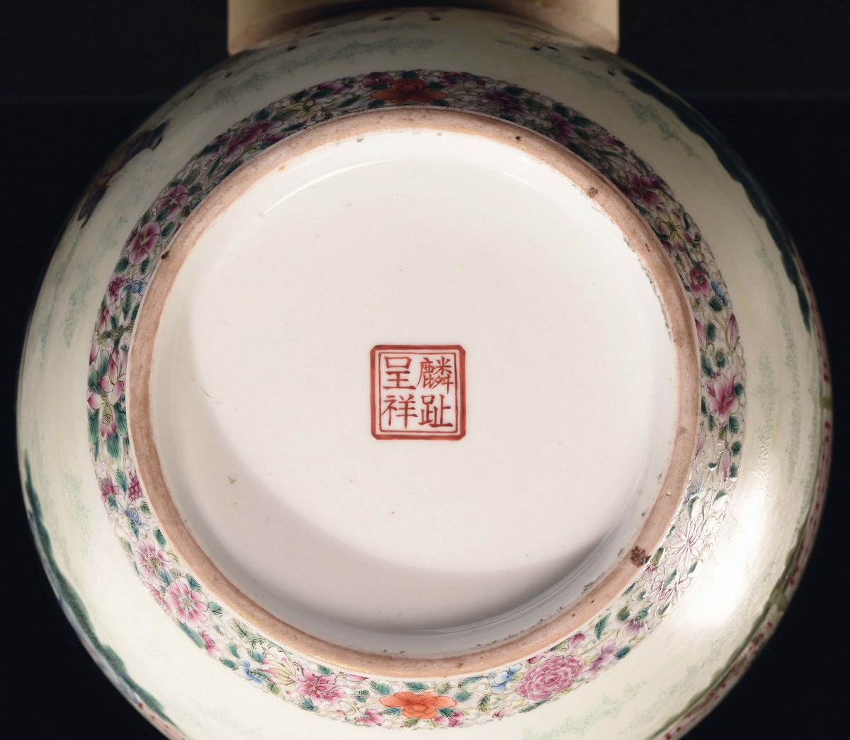 Vaso in Porcellana Policroma Raffigurante Scene di Vita Comune, Cina, Repubblica, XX Secolo