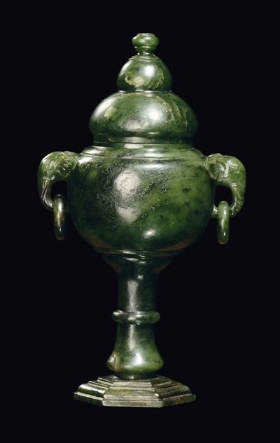 Vaso in Giada Spinacio con Anse a Guisa di Teste di Elefante, Cina, Dinastia Qing, XIX Secolo