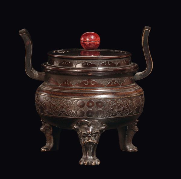 Incensiere in bronzo a due manici con coperchio e decoro arcaico, Cina, Dianastia Qing, XVIII secolo