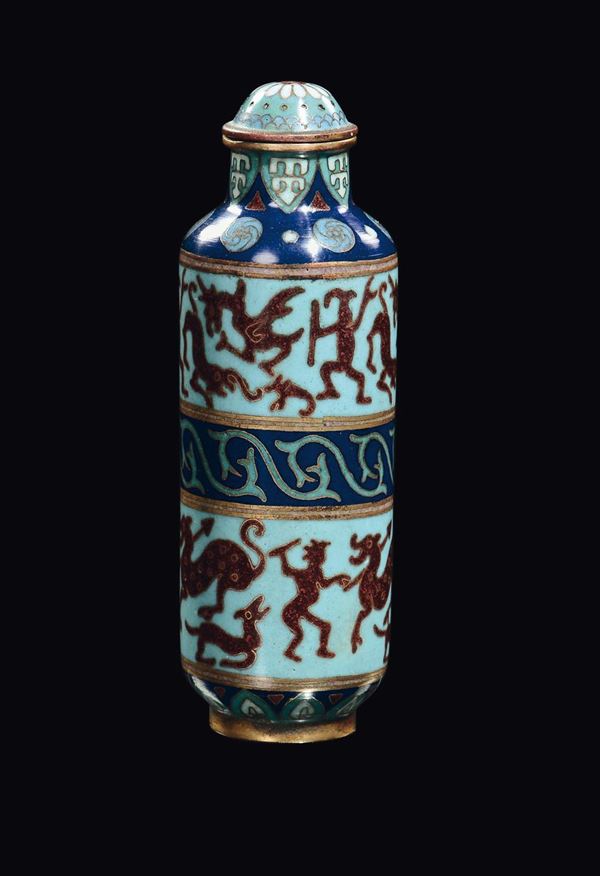 Lotto composto da quattro belle snuff  bottle in cloisonnè, Cina, Dinastia Qing, XIX secolo