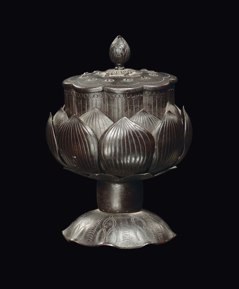 A bronze censer in the shape of lotus flower, China, Qing Dynasty, 19th century  - Auction Fine Chinese Works of Art - II - Cambi Casa d'Aste