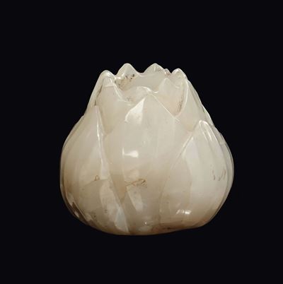 Giada Bianca Scolpita a Guisa di Fiore, Cina, Dinastia Qing, XIX Secolo