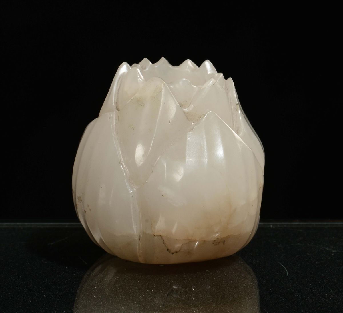 Giada Bianca Scolpita a Guisa di Fiore, Cina, Dinastia Qing, XIX Secolo
