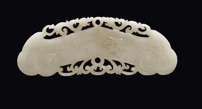 Fibbia in Giada Celadon Traforata a Decoro Arcaico, Cina, Dinastia Qing, XIX Secolo