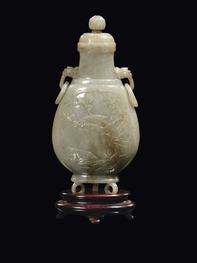 Vaso con Coperchio in Giada Celadon Incisa con Motivo Naturalistico, Cina, Dinastia Qing, XIX Sec...
