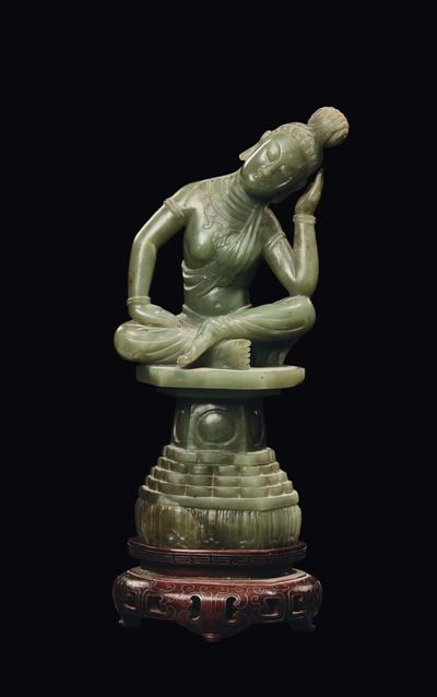Rara Figura di Amitaya Seduta in Giada Spinacio, Cina, Dinastia Qing, Fine XIX Secolo